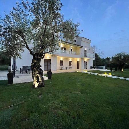 Villa Rodelia 1 Roda  Rum bild